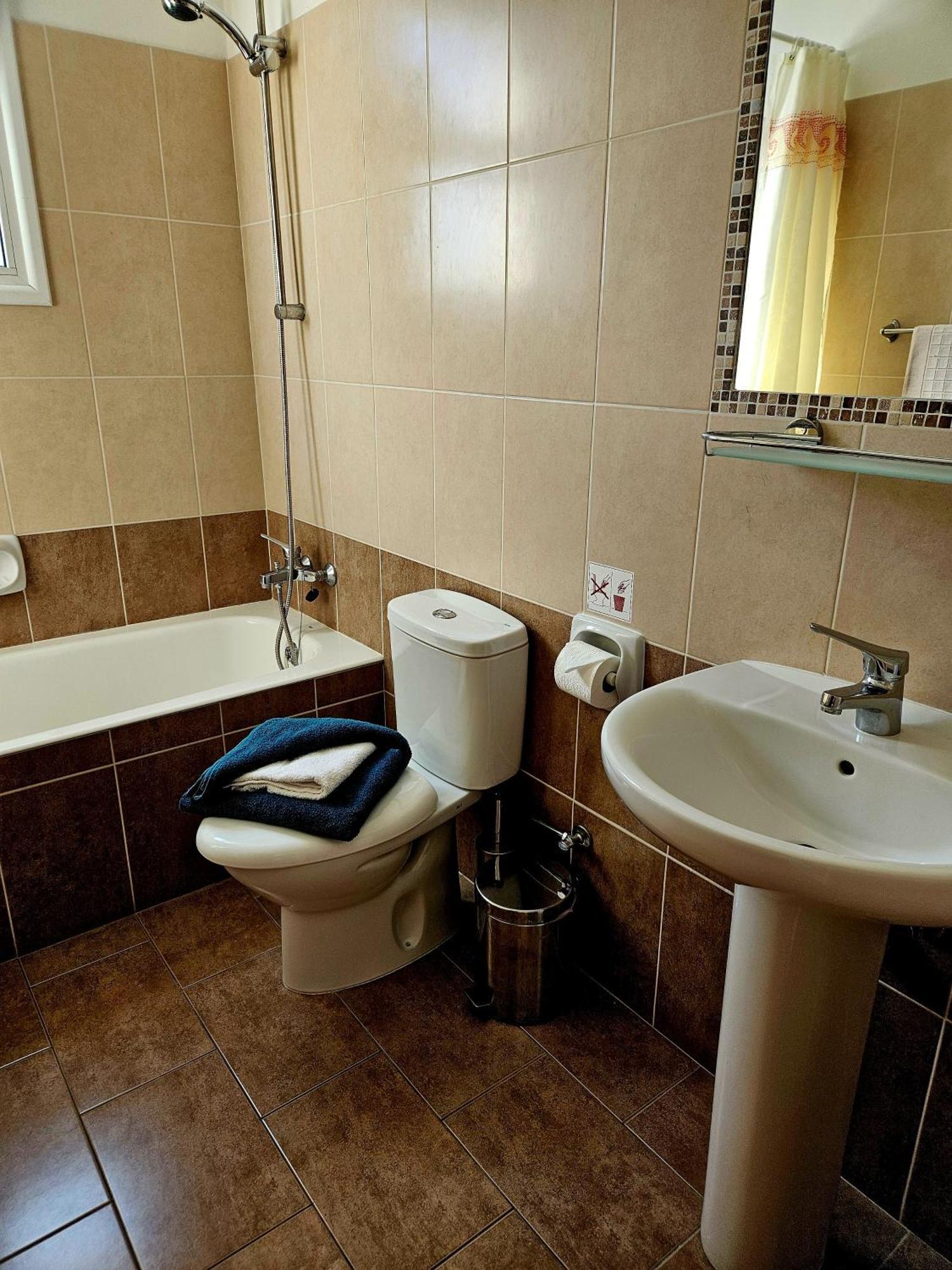 The Brightstay Paphos, 2 Bed Apt, Paphos Riviera, Universal Bagian luar foto