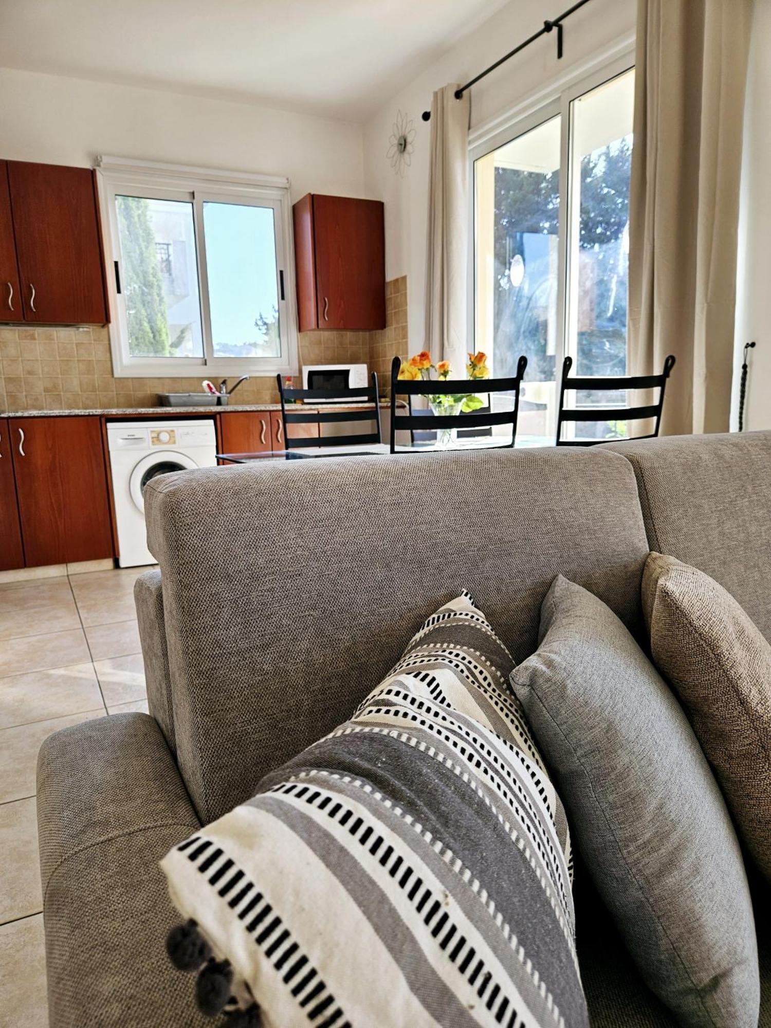 The Brightstay Paphos, 2 Bed Apt, Paphos Riviera, Universal Bagian luar foto